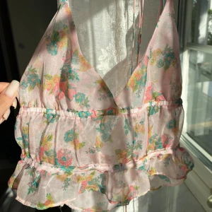 For love and lemons natt linne - Blommigt linne från love and lemons. Storlek xs