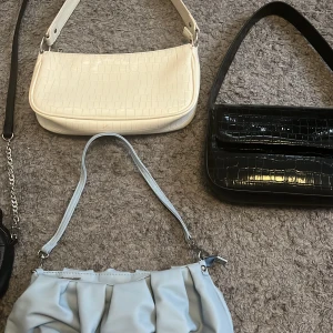 Säljer mina 4 väskor ja it andvänder länge - 4 stycken handväskor säljs, Dem kostar 30kr styck