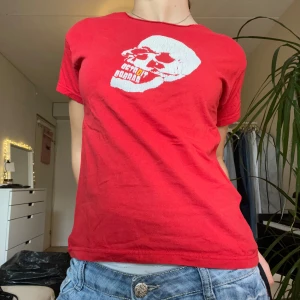 Fin tröja  - T-shirt från en second hand, jag har nästan aldrig använt den💕Sitter som en S på mig som har S/M i vanliga fall
