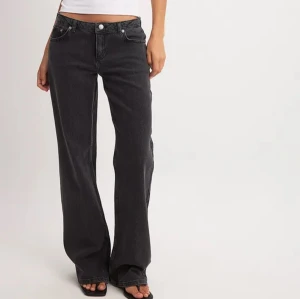 Svarta jeans - NAKD - Lågmidjade jeans som inte används🩷Skriv för fler bilder eller frågor