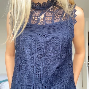 Mörkblå blus - Jättefin blus som tyvärr inte kommer till användning❤️                                                              inga defekter, mycket bra skick!🩷🩷