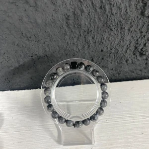 Pärlarmband  - Kan även göra Custum men dom kostar 75kr istället för 50kr  Bara skov och fråga isåfall 