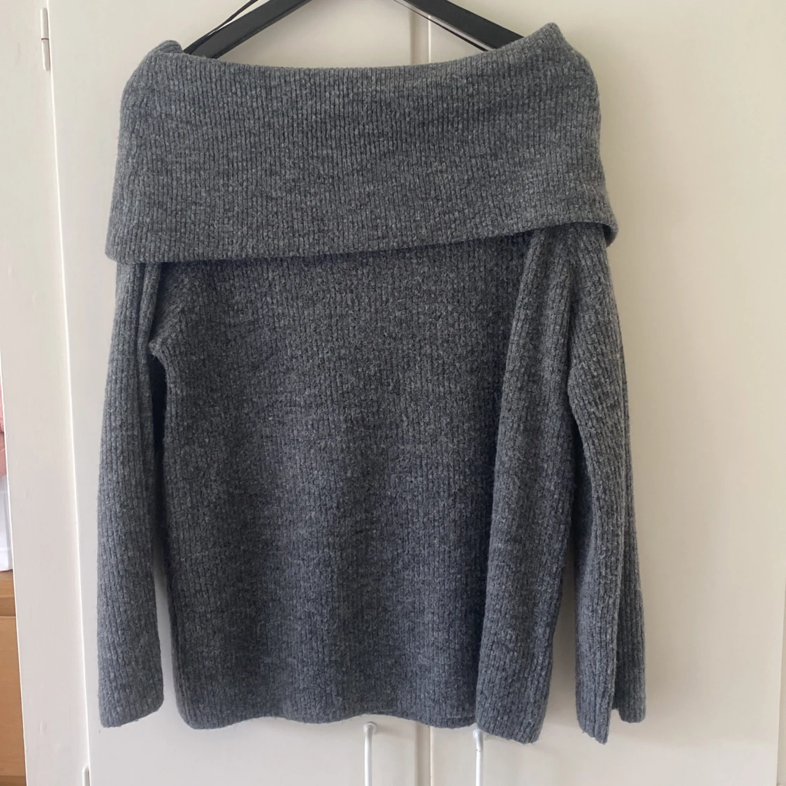 Offshoulder tröja - 90