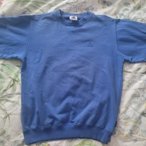 Adidaströja - Blå Adidaströja, storlek 38/40