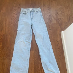Blå jeans - Straight jeans i stolek S från lager 157