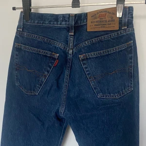 vintage jeans  - vintage mörkblåa jeans från MGB, de är mid waist och straight i passformen, storlek 160 och passar mig som brukar ha S/36! Jag har även sytt upp dem där nere så att de ska passa mig som är 158 men kan lätt ta bort stygnen om du inte vill ha de! 💞