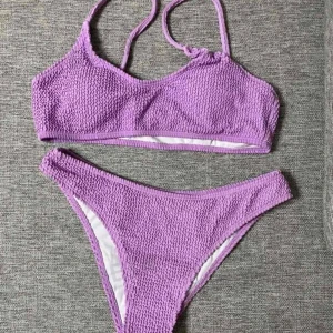 Fin lila bikini - Fin bikini som är använd några få gånger. Tvättas såklart innan den skickas 🫶🏻
