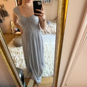 Balklänning - Fin balklänning med blå färg som bara använts en gång🦋🦋🦋 Passar till både bal och fest🤩👌🏼