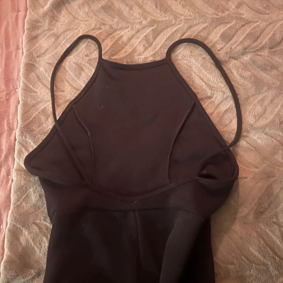 Svart långklänning med smala axelband - 90