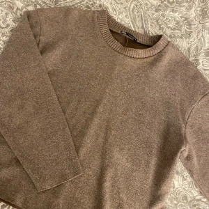 Beige tröja zara - Bra skick använd 1 gång, köppt för 299
