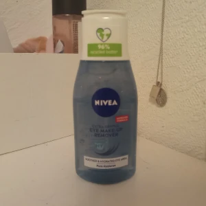 Eye make-up remover  - Säljer en eye make-up remover från Nivea, ca 80% kvar. Säljer den för 25kr + frakt! 