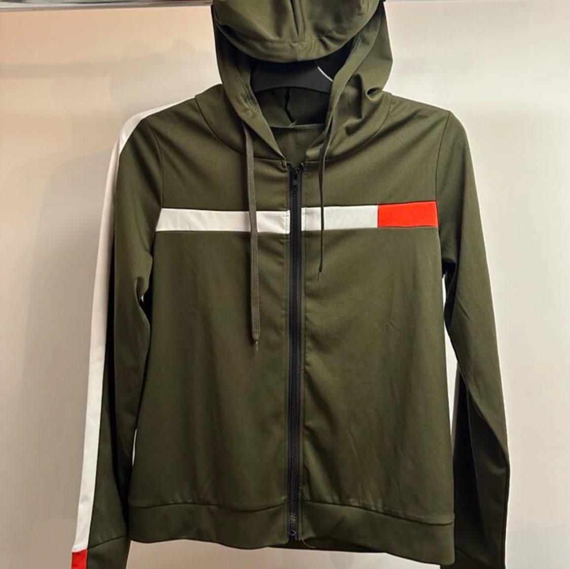 Grön huvtröja från Shein - 93