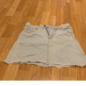 Jeans kjol💙 - Jeanskjol i fint skick strl 32 passar även 34 Så så fin💙💙💙
