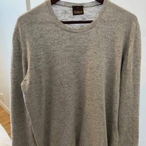 Oscar Jacobsson tröja - Oscar Jacobsson tröja i storlek L men sitter som en större M.  Cond 8/10