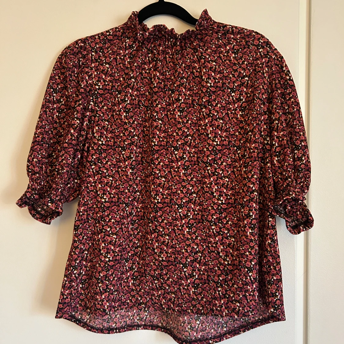 Småblommig top/blus