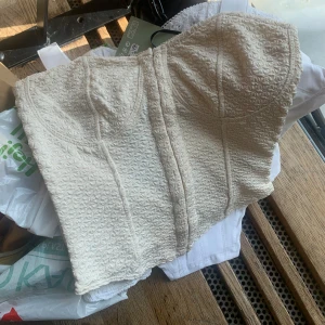 Topp - En sommartopp från HM. Använd få gånger.  