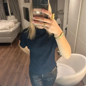 Zara topp - Zara marinblå topp. Stl S. Bra skick. Skriv för fler frågor eller intresse💓