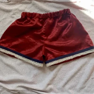 Shorts  - Supersöta shorts i nyskick. Kom gärna med frågor och prisförslag ❤️