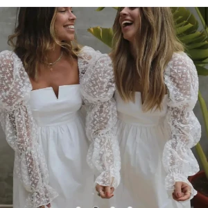 SÖKER! - Söker denna klänning ifrån ASOS i strl 40 elr 42.