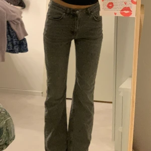 Jeans❤️ - Fina grå bootcut jeans från ginatricot (tall)❤️ nypris 500kr, oanvända!😚