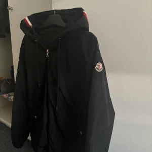Moncler  - Moncler Grimpeurs Archivio jacket. Skön sommar jacka.