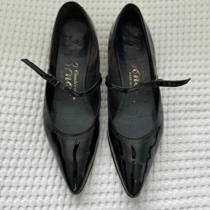 Vintage klackar - Vintage klackar från tidigt 1900-tal, min gammelfarmor hade dem Säljer mer på depop @livsvintaqe🌷