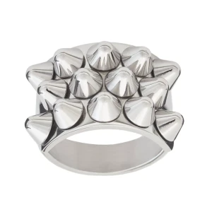 Edblad ring med nitar (silver) - En super snygg nit ring i silver från Edblad, aldrig använd då jag har två av samma. Vet inte vilken storlek men det står 18.50 i den, nypris var 500 kr men säljer nu för 250❣️(byter även gärna mot en i guld!)