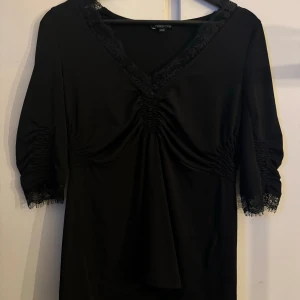Vintage topp - Skitsnygg spets vintage topp.❤️ står storlek 40 men passar mig perfekt som är S