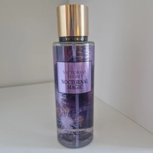 Nocturnal magic - Victorias secret  - Använd enligt bild (se bild 2) Slutsåld  Se doftnoter på bild 3 