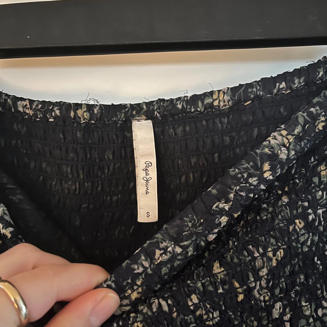 Blommig kort kjol - 90