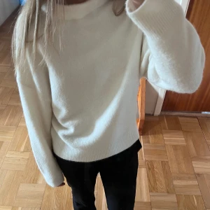 Stickad tröja - Så skön stickad tröja som inte kommer till användning. Inga defekter🥰