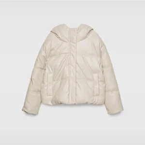 Jacka stradivarius  - Helt ny jacka från stradivarius, etticketen har lossnat men jackan är helt oanvänd! 