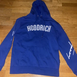 Blå Hoodrich Hoodie - Bra skick (Pris kan diskuteras) 