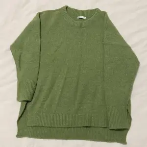 En grön xs stickad tröja