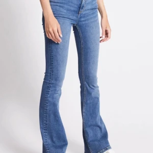 Boot cut jeans från lager 157 (tryck it på köp nu) - Säljer dessa jätte fina boot cut jeansen dem är i ny skick❤️