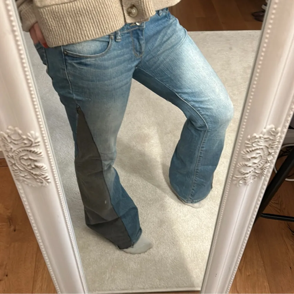 Säljer dessa as coola jeans!!😍😍. Jeans & Byxor.