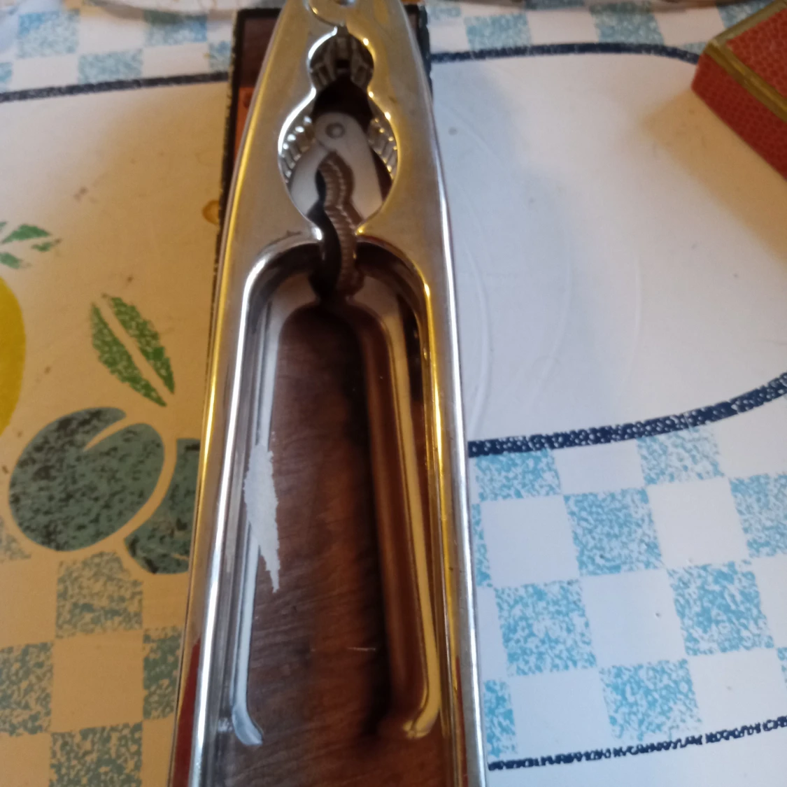 Nötknäppare silverfärgad . - 90