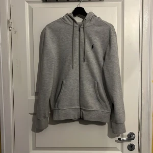 Polo tröja - Grå polo tröja)