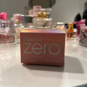 Clean it zero 3 in 1 cleansing balm - Säljer denna virala 3in1 cleansing balm orginal Oöppnad 