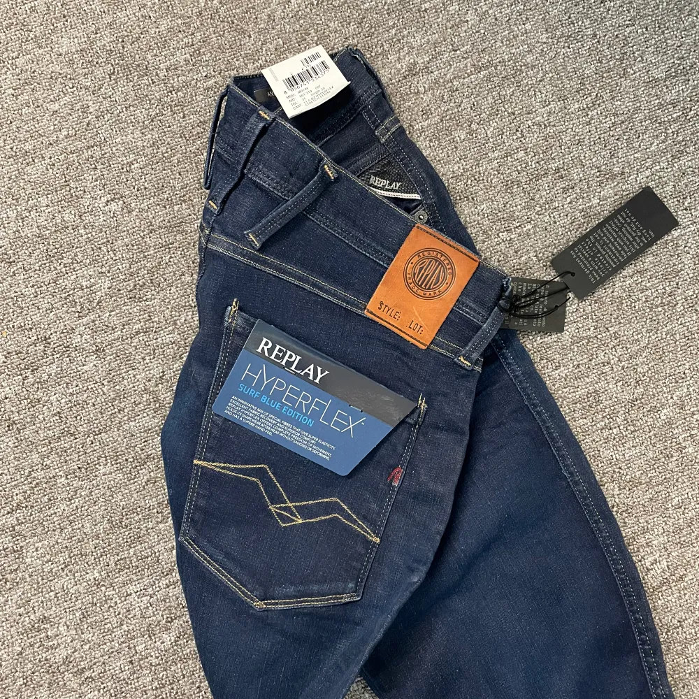 Säljer nu mina helt nya replay jeans! Alla tags kvar! Endast testade! . Jeans & Byxor.