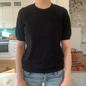 Svart stickad tshirt  - Fin tunn stickad tshirt 💗