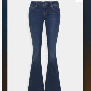 Ltb jeans i modellen Roxy, säljer pga att dom inte kommer till användning💕 passar längden på mig som är 166