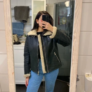 Jacka - En jacka från NAKD i storlek 34