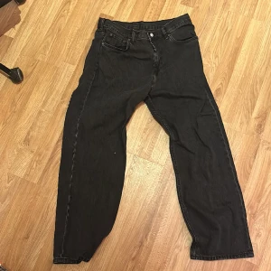 Weekday Galaxy Loose Straight Jeans - Helt oanvända byxor, endast tvättade 1 gång därav inga lappar kvar på byxorna