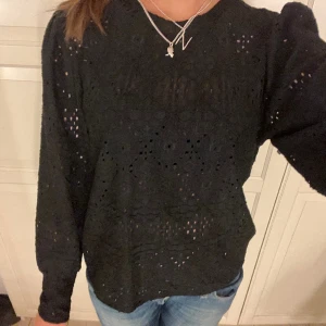 Svart topp - Svart långärmad topp från vila💕