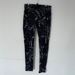 Träningstights - Träningstights i ”marmor”. Knappt använda, 50 kr 🖤