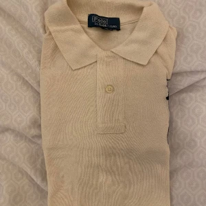 8 Olika Pikér (152) och (10-12) - 8 olika Pikétröjor Skick: 9/10 Storlekar: 10-12, 152, 146/152, 12/14   49 kr styck. 320 kr sammanlagt för alla. Skriv för bättre bilder