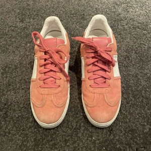 Valentino flycrew - Valentino flycrew Skick: 8,5/10