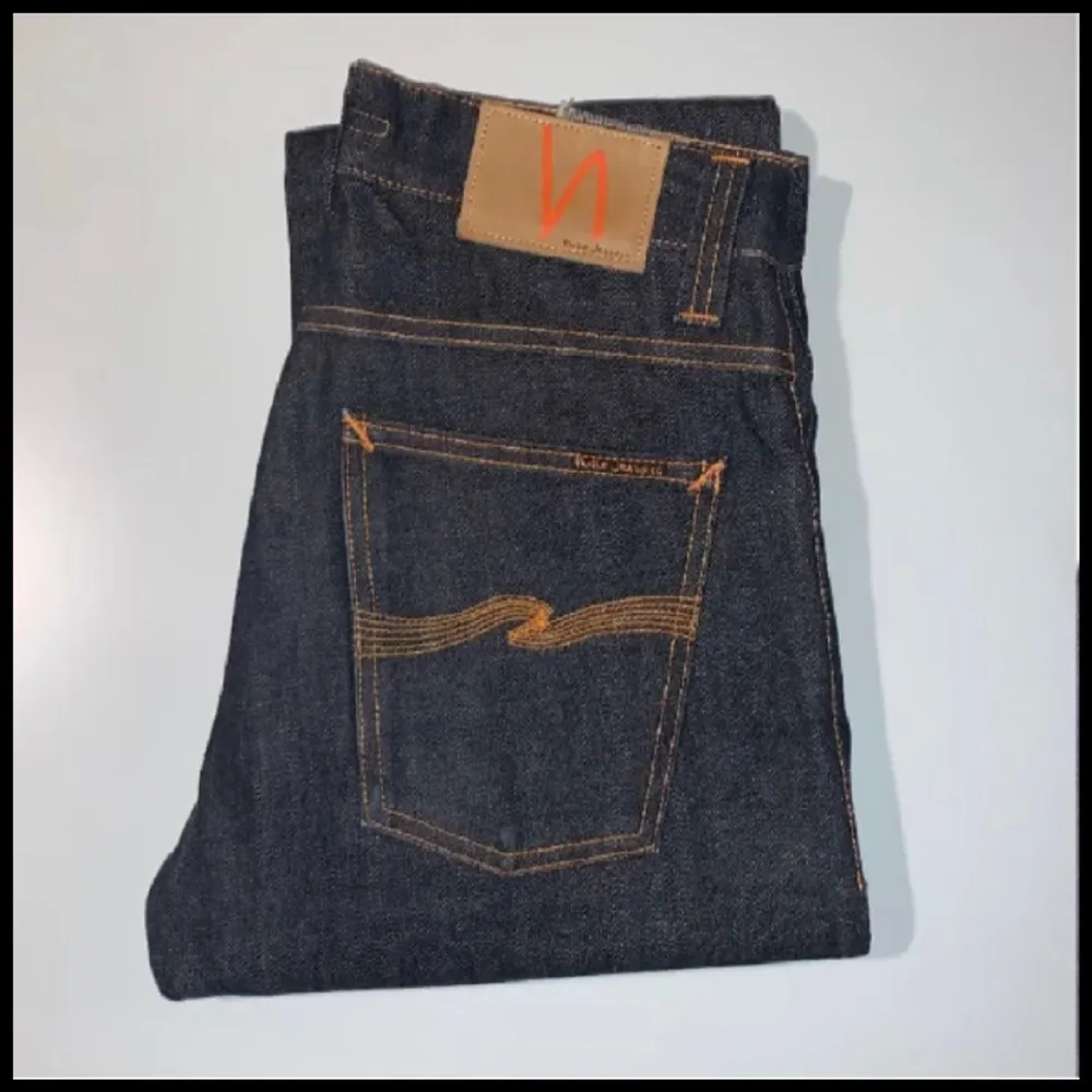 Säljer nu dessa nudie jeansen då de ej kommer till användning | Storlek W28 L32 | Endast testade skick 10/10 | nypris 2000💸 | Kom med prisförslag 😊. Jeans & Byxor.