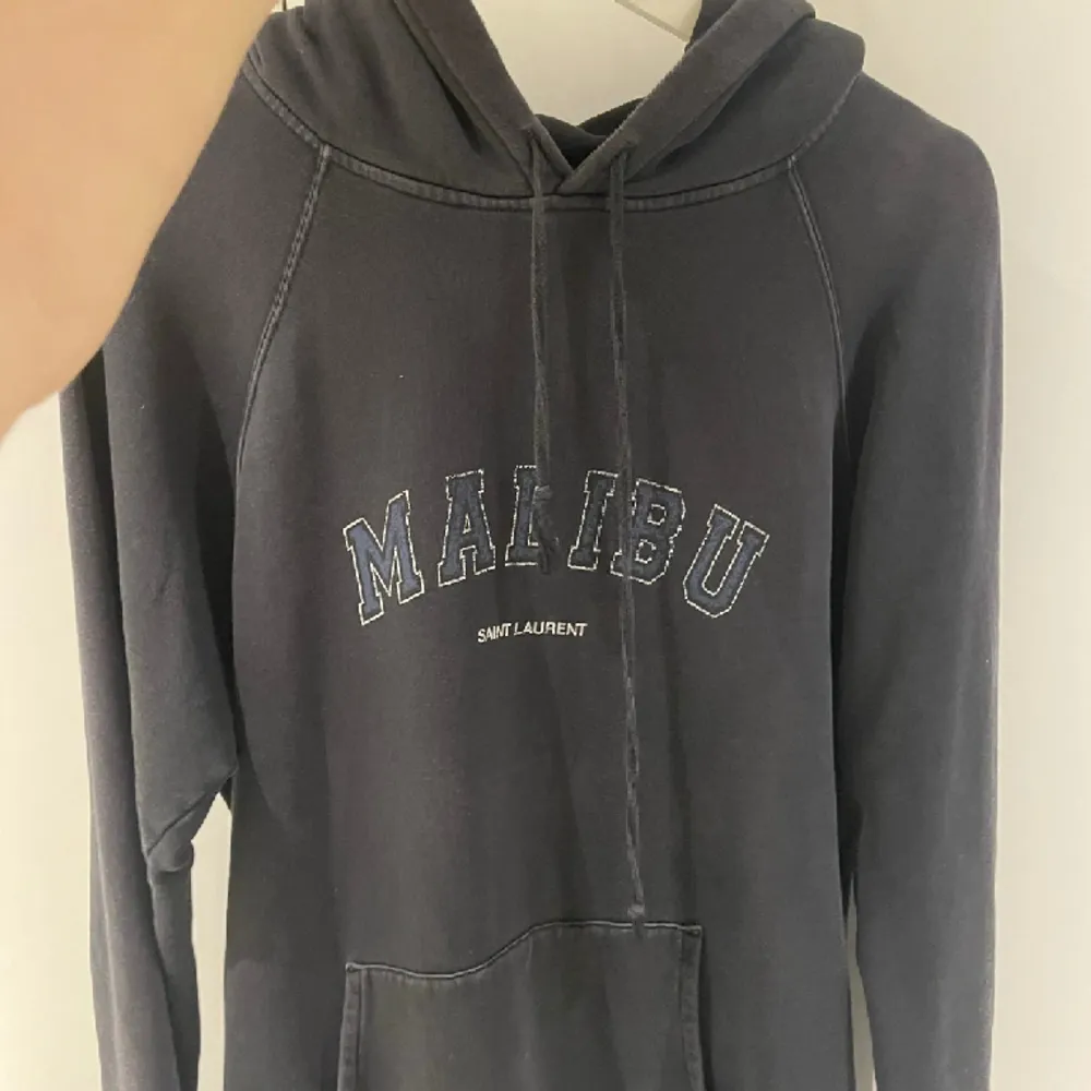 Säljer nu min riktigt feta Malibu hoodie i storlek S. Riktight fint skicka 9/10. Hoodies.